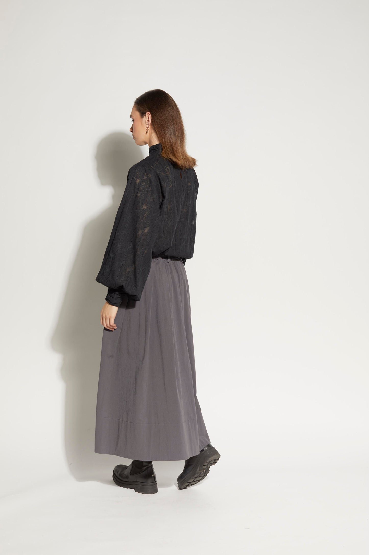 1253L - Ebbe Blouse - Black Leaf