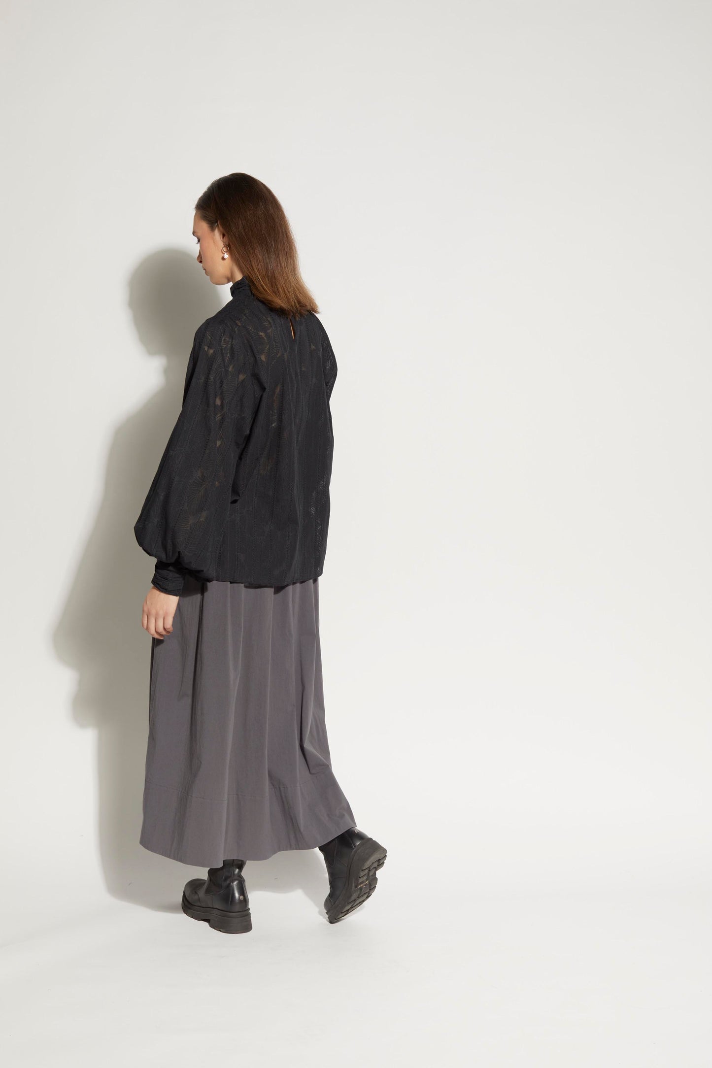 1253L - Ebbe Blouse - Black Leaf