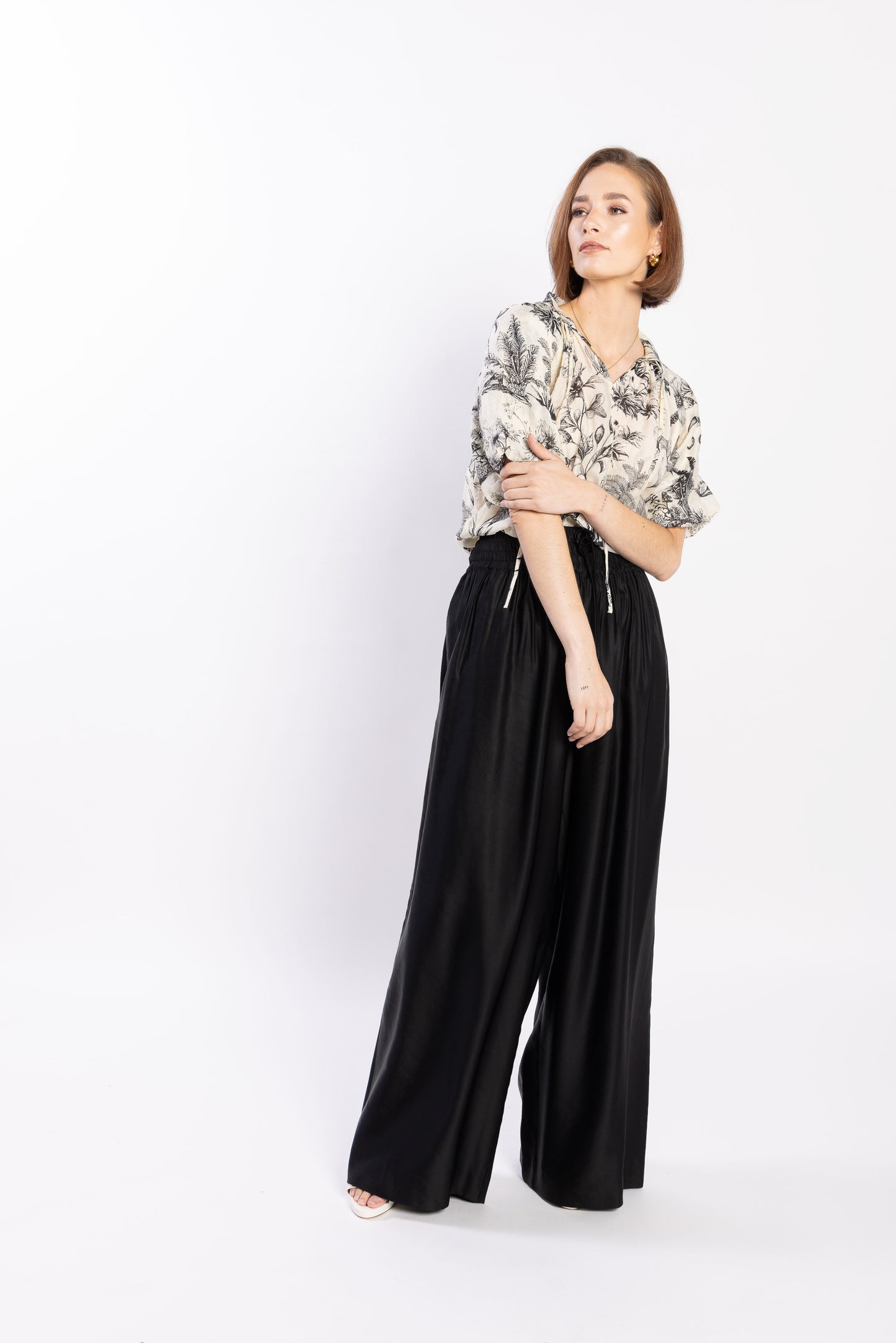 4064L - Float Pant - Black