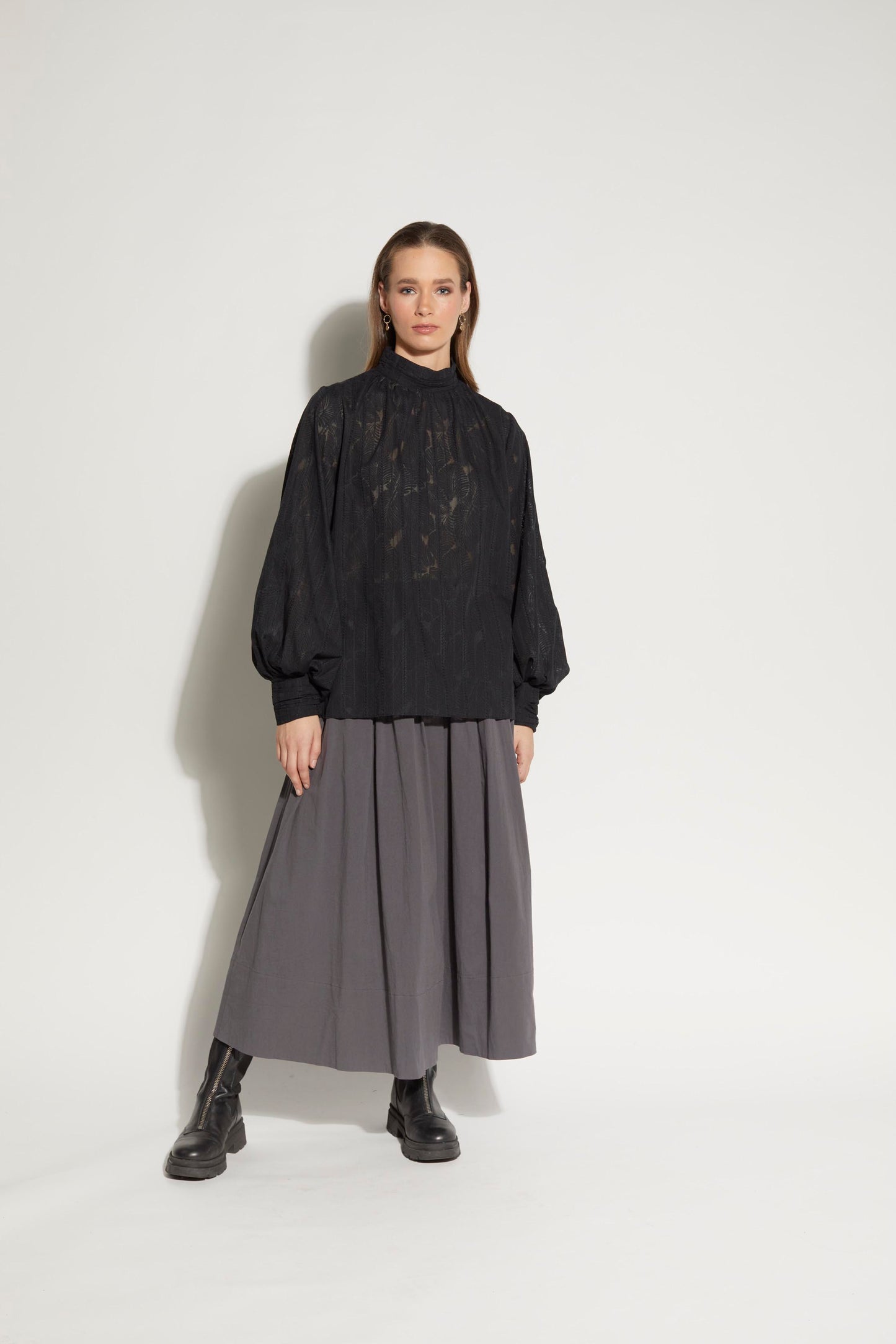 1253L - Ebbe Blouse - Black Leaf