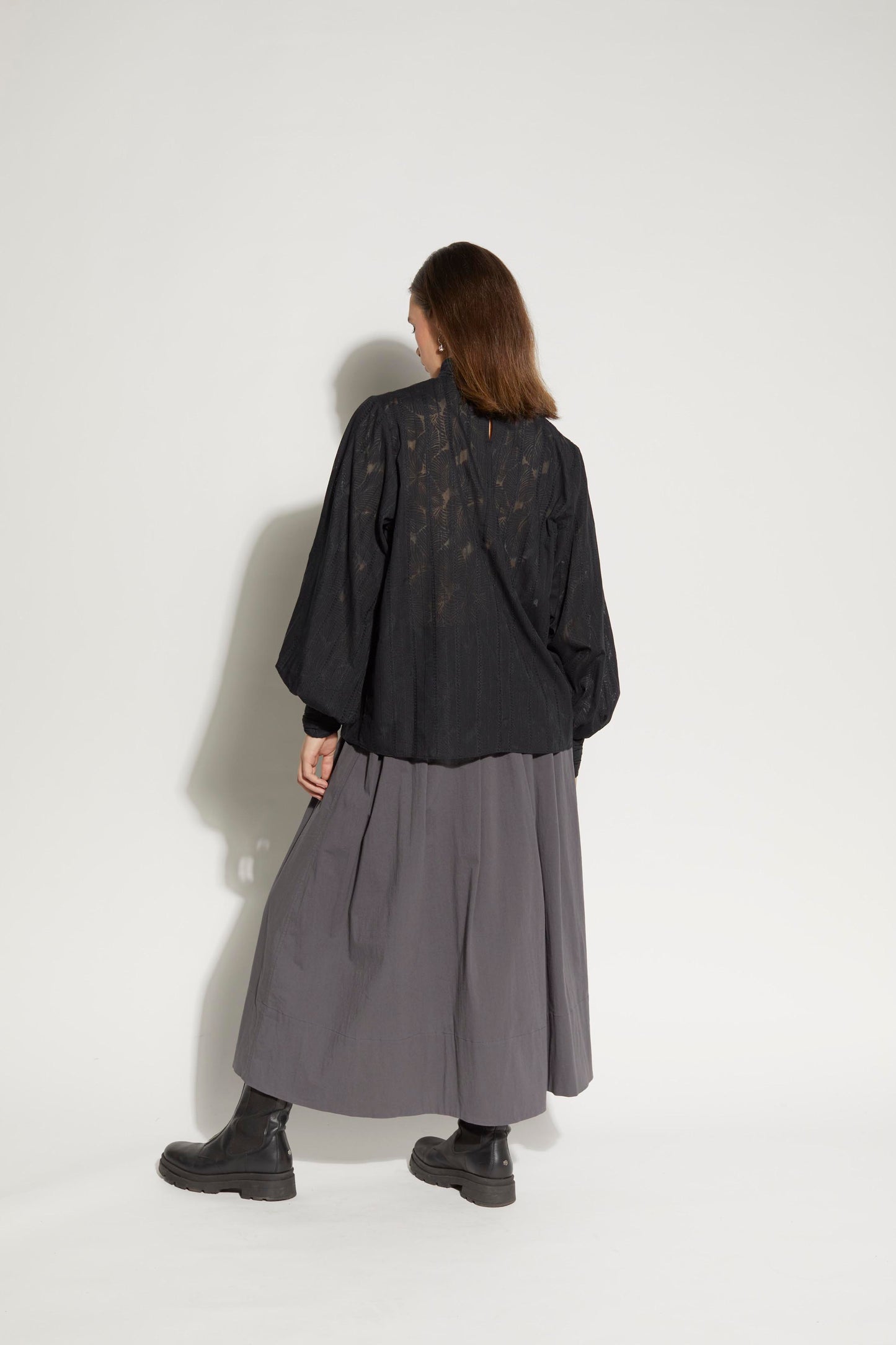 1253L - Ebbe Blouse - Black Leaf
