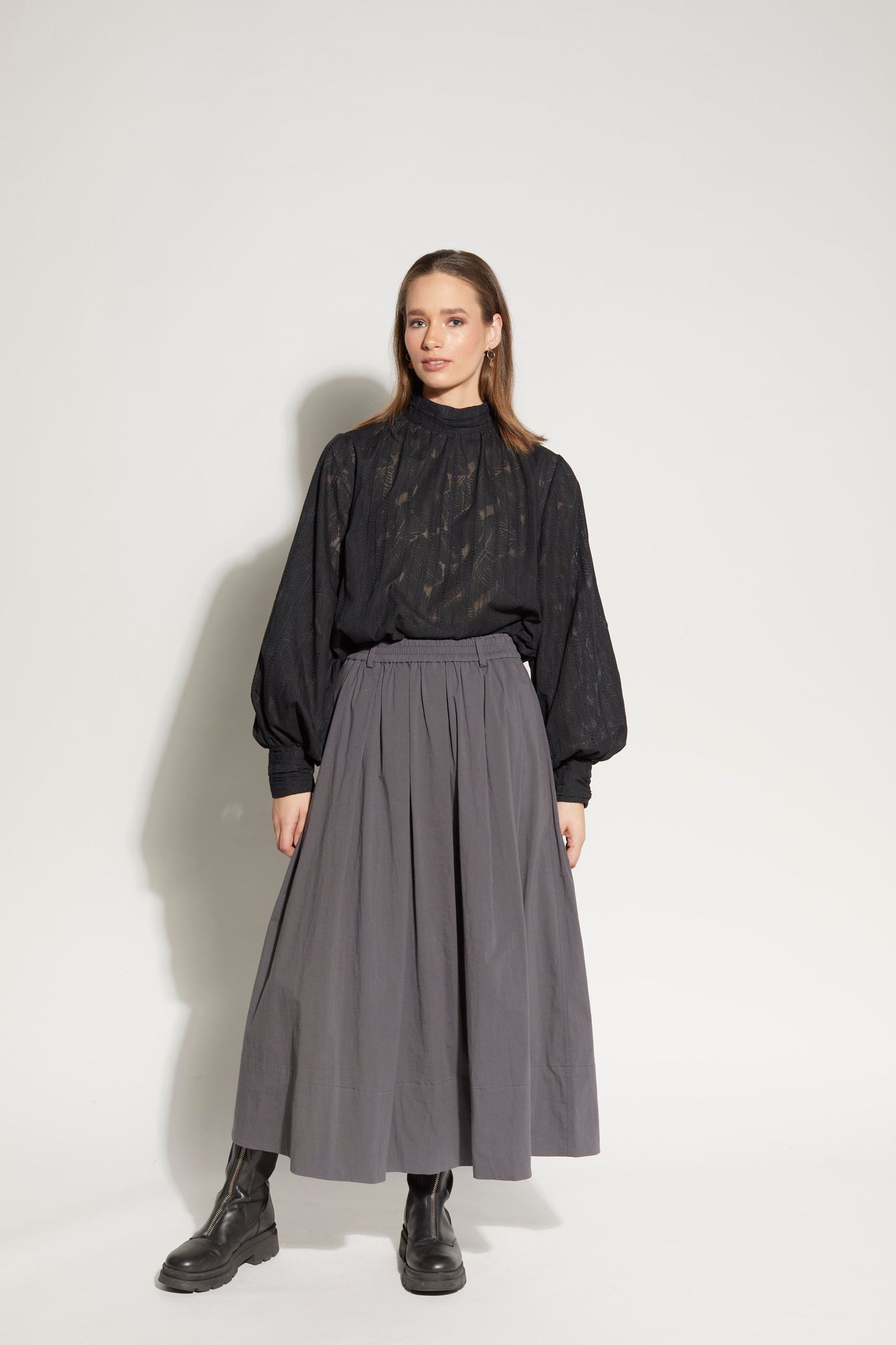 1253L - Ebbe Blouse - Black Leaf