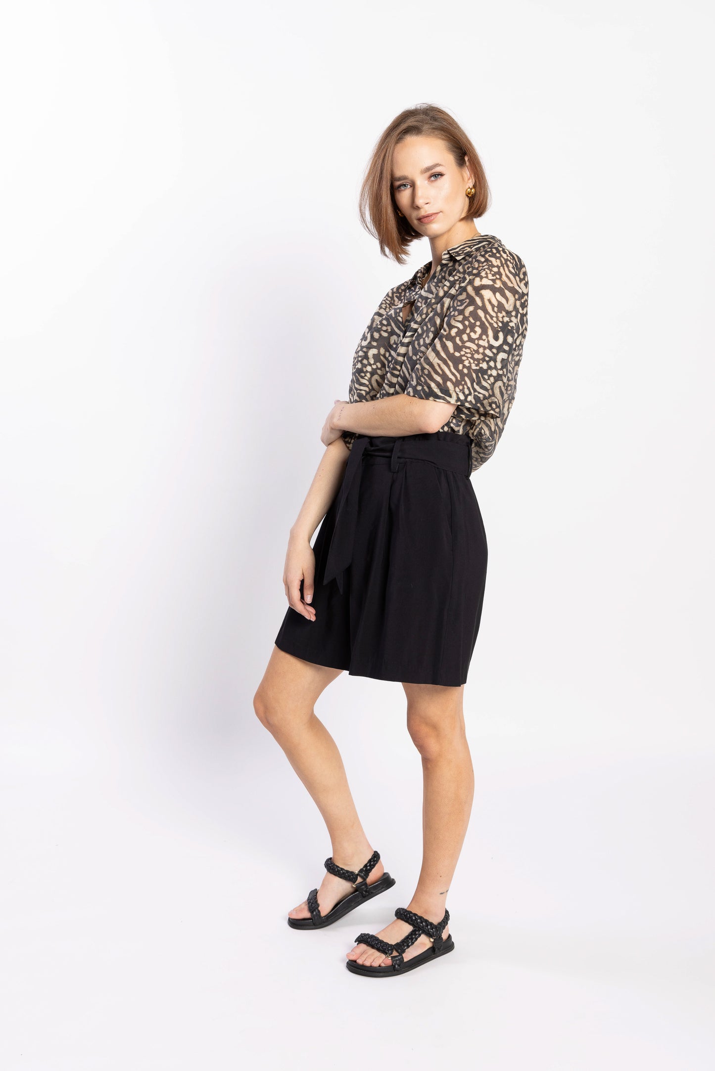 7020L - ALONE SHORT - BLACK